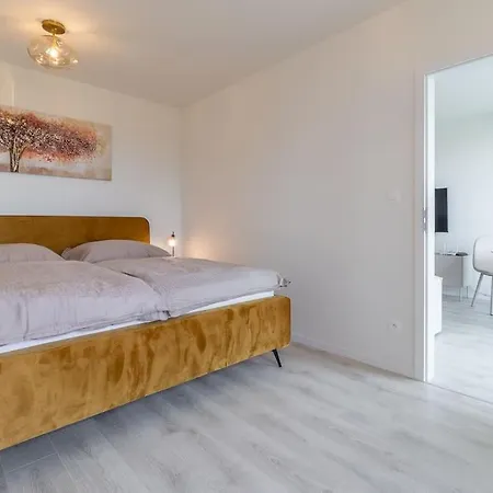 Cozy Near City Centrum And Airport Apartmán