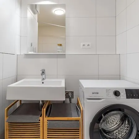 Cozy Near City Centrum And Airport Apartmán *