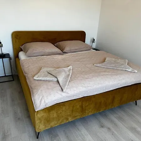 Cozy Near City Centrum And Airport Apartment *