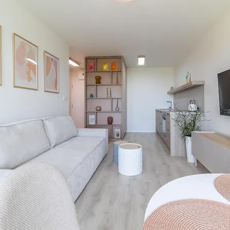 Cozy Near City Centrum And Airport Apartmán