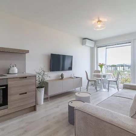 Cozy Near City Centrum And Airport Apartment *