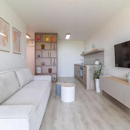 Apartment Cozy Near City Centrum And Airport