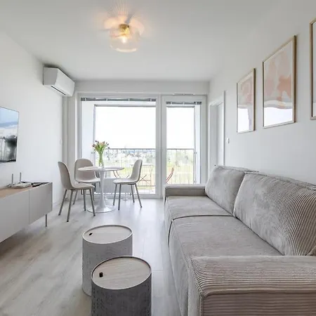 Cozy Near City Centrum And Airport Apartment *