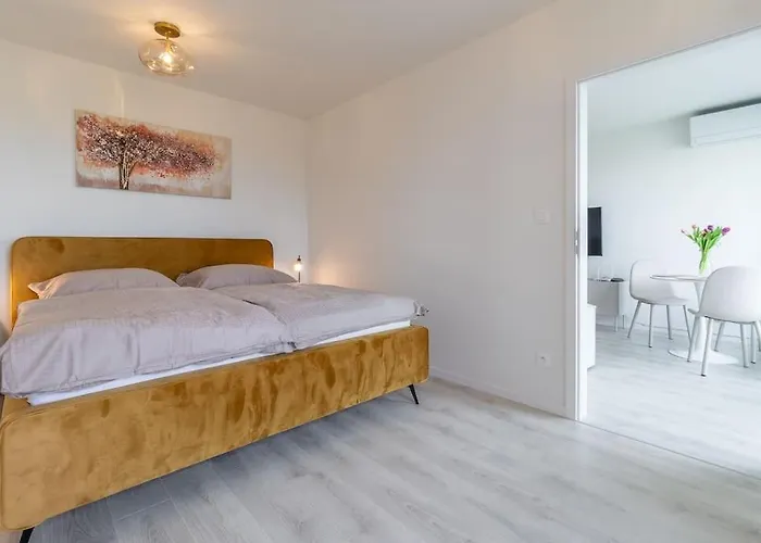 Cozy Near Centrum And Airport דירה