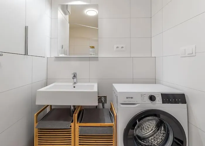 Cozy Near Centrum And Airport דירה *