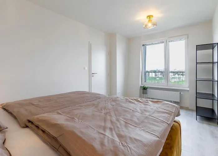 Cozy Near Centrum And Airport ברטיסלאבה